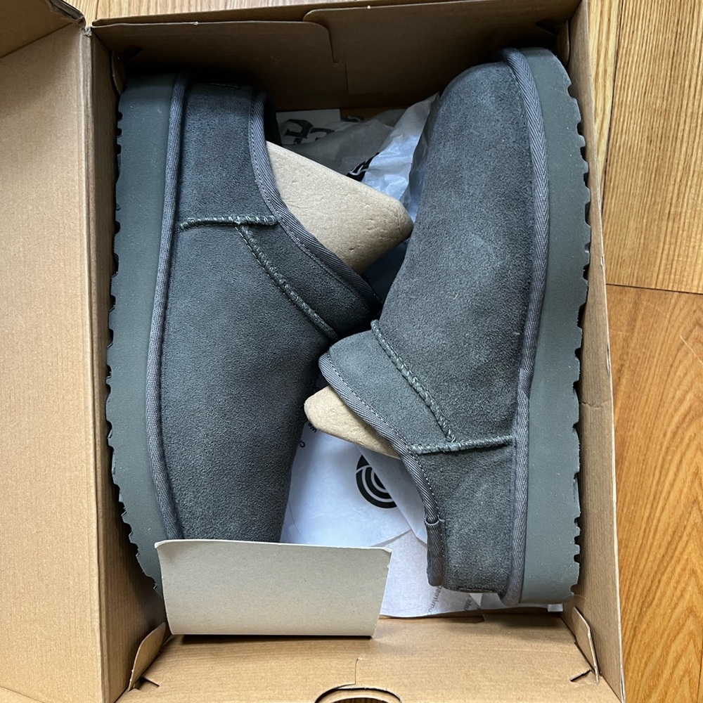 Brand new UGGs size 9. Women’s